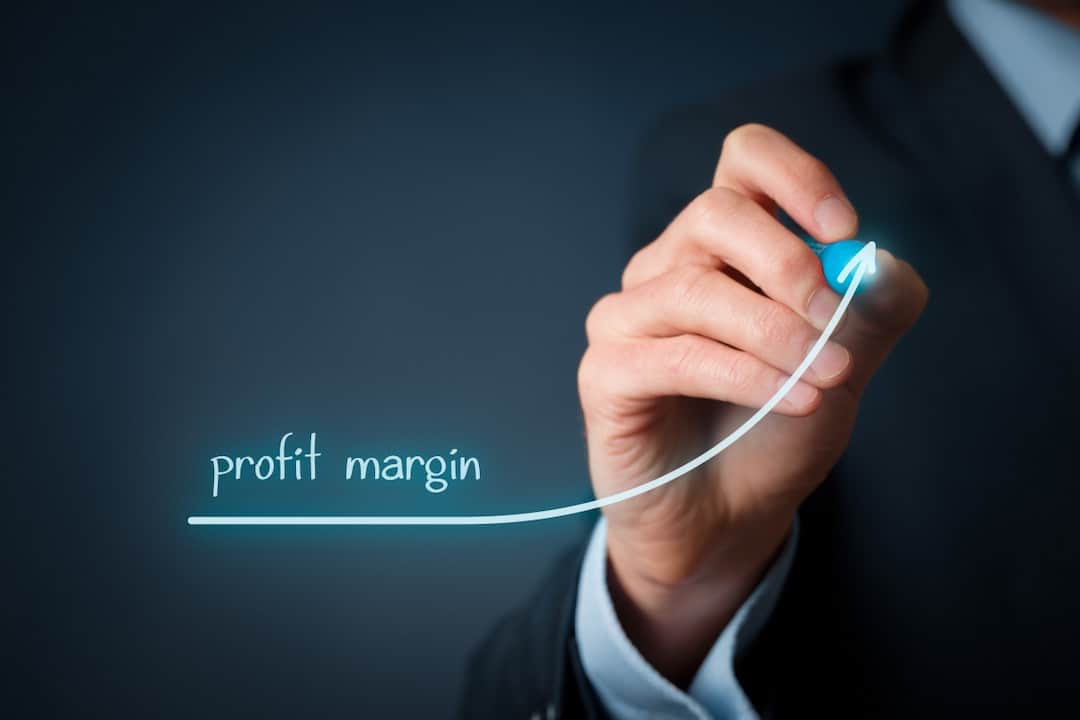 a person drawing Increase profit margin concept