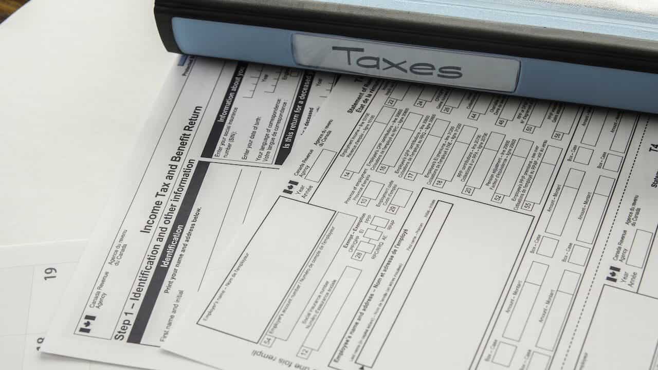 Canadian tax returns documents